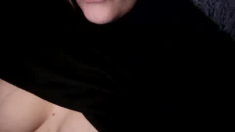 Snapshot of horneymomnextdoor chatting on 8, 11, 2025 horneymomnextdoor online show from 8, 11, 2025