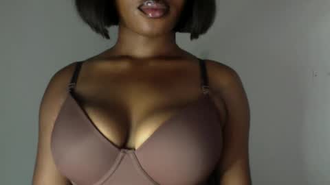 Snapshot of horny_goddess_delilah chatting on 27, 5, 2026 delilah online show from 27, 5, 2026