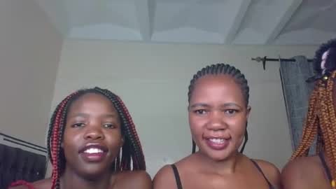 Snapshot of horny_lainie chatting on 30, 9, 2025 horny_lainie online show from 30, 9, 2025
