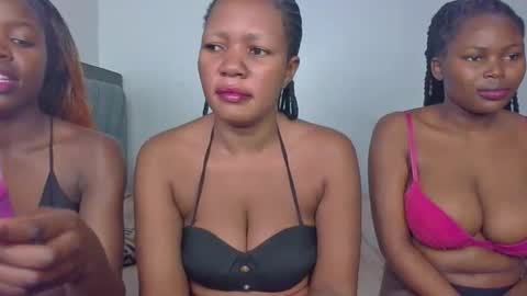 Snapshot of horny_lainie chatting on 9, 10, 2025 horny_lainie online show from 9, 10, 2025