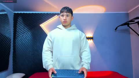 horny_nick18 online show from 27, 5, 2026