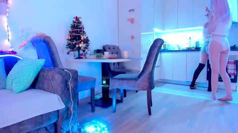 Snapshot of hornybunnys chatting on 22, 12, 2024 Alex and Rosie online show from 22, 12, 2024