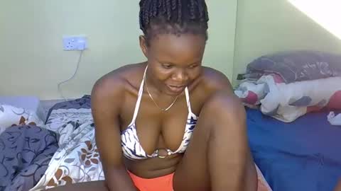Snapshot of hornycrushy chatting on 16, 10, 2025 Sea girl online show from 16, 10, 2025