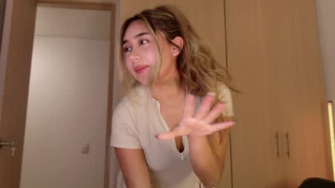 Snapshot of hornyholly__ chatting on 28, 5, 2026 Holly online show from 28, 5, 2026