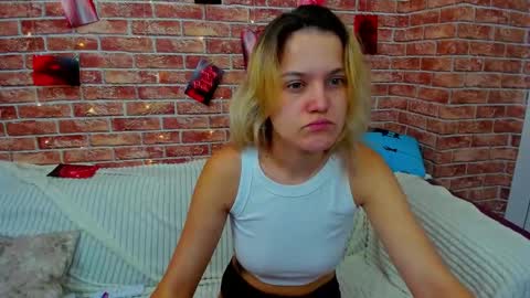 Snapshot of hot___jess chatting on 12, 9, 2025 Jessica  online show from 12, 9, 2025