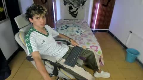 Snapshot of hot_bunny713 chatting on 28, 10, 2025 hot bunny online show from 28, 10, 2025