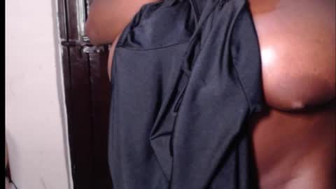 Snapshot of hot_choco2 chatting on 13, 9, 2025 Coco online show from 13, 9, 2025