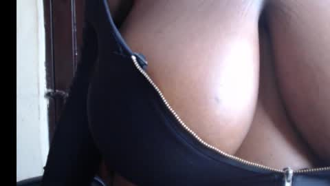 Snapshot of hot_choco2 chatting on 16, 9, 2025 Coco online show from 16, 9, 2025