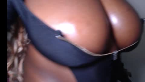 Snapshot of hot_choco2 chatting on 18, 9, 2025 Coco online show from 18, 9, 2025