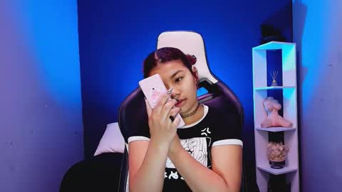 Snapshot of hot_chocolate_4u chatting on 27, 10, 2025 hot chocolate 4u online show from 27, 10, 2025