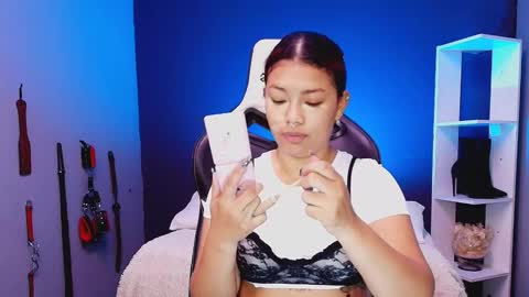 Snapshot of hot_chocolate_4u chatting on 15, 11, 2025 hot chocolate 4u online show from 15, 11, 2025