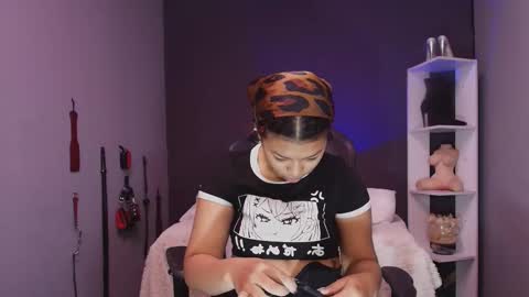 Snapshot of hot_chocolate_4u chatting on 19, 11, 2025 hot chocolate 4u online show from 19, 11, 2025