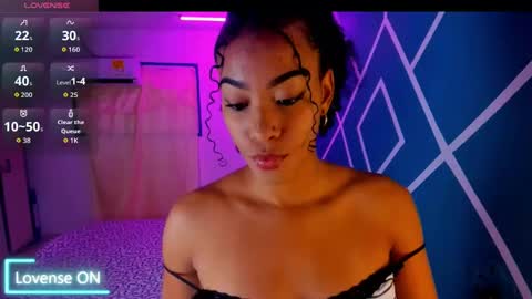 Hot Couple online show from 11, 9, 2025