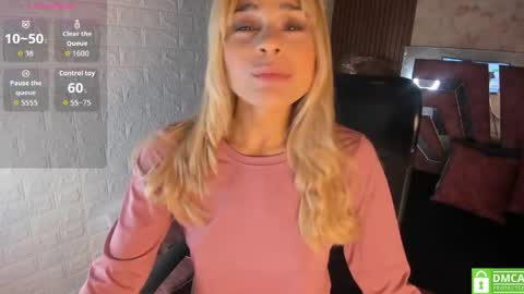 Snapshot of hot_cupid01 chatting on 15, 4, 2026 Valery online show from 15, 4, 2026