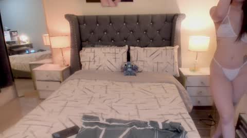 Snapshot of hot_laureen chatting on 26, 1, 2025 lyn online show from 26, 1, 2025