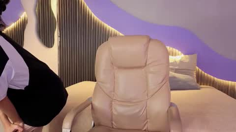 Snapshot of hot_little_bunny chatting on 2, 2, 2026 Alana online show from 2, 2, 2026