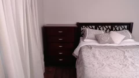 Snapshot of hot_milfy_mom chatting on 28, 4, 2026 Rose Redwood online show from 28, 4, 2026