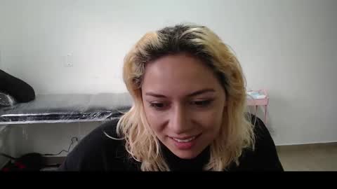 Mia online show from 4, 3, 2025