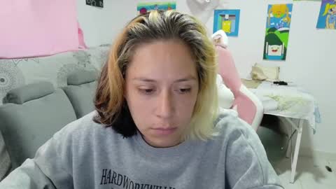 Snapshot of hot_mommymia chatting on 2, 5, 2026 Mia online show from 2, 5, 2026