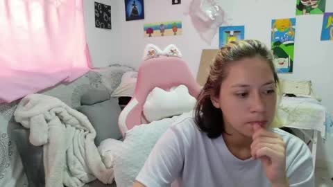 Snapshot of hot_mommymia chatting on 5, 5, 2026 Mia online show from 5, 5, 2026