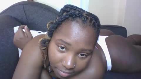 Snapshot of hot_sexy_queen chatting on 13, 4, 2026 Bellah online show from 13, 4, 2026