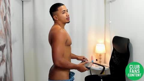 Snapshot of hot_versx_ chatting on 29, 9, 2025 Enrique online show from 29, 9, 2025