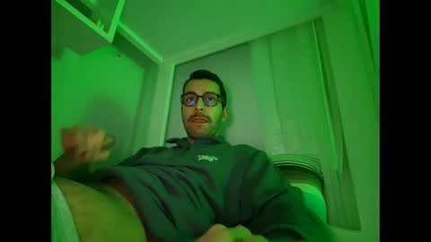 Snapshot of hotboy975334 chatting on 18, 12, 2025 Alp online show from 18, 12, 2025