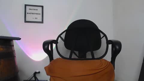 Snapshot of hotboyneon490 chatting on 5, 1, 2025 Alex Neon online show from 5, 1, 2025