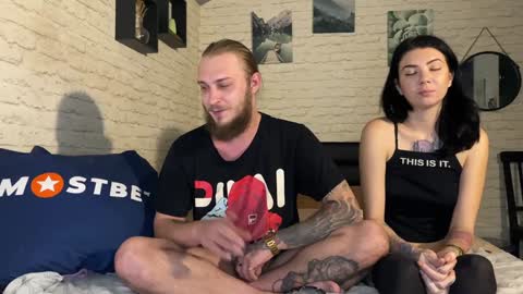 YounHotCouple online show from 16, 12, 2024