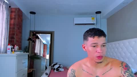 Snapshot of hotcrew_ chatting on 1, 10, 2025 Hussain aaron and Ekko online show from 1, 10, 2025