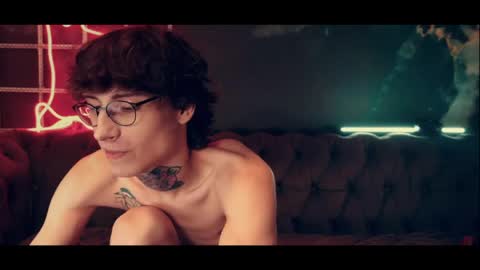 Snapshot of hotdogswaitingaports chatting on 19, 4, 2026 Archi Stewart online show from 19, 4, 2026