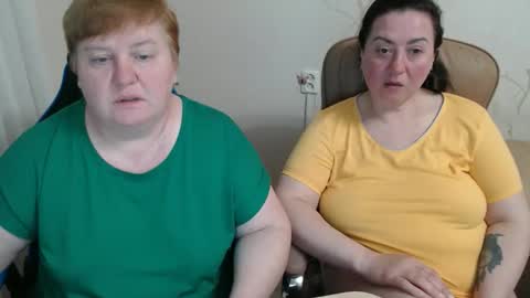 Snapshot of hotfiremommy chatting on 15, 4, 2026 LimonkaFire online show from 15, 4, 2026