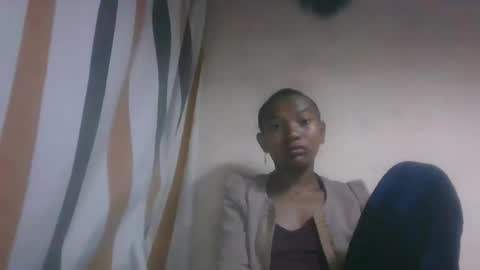Snapshot of hotiesveronique chatting on 21, 10, 2025 veronique online show from 21, 10, 2025