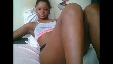 Snapshot of hotjeylee chatting on 28, 10, 2025 LOYCE online show from 28, 10, 2025