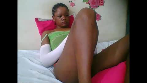 Snapshot of hotjeylee chatting on 5, 11, 2025 LOYCE online show from 5, 11, 2025