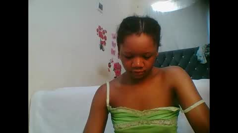 Snapshot of hotjeylee chatting on 19, 11, 2025 LOYCE online show from 19, 11, 2025