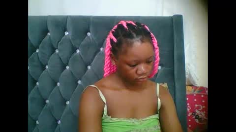 Snapshot of hotjeylee chatting on 13, 12, 2025 LOYCE online show from 13, 12, 2025