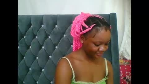 Snapshot of hotjeylee chatting on 14, 12, 2025 LOYCE online show from 14, 12, 2025