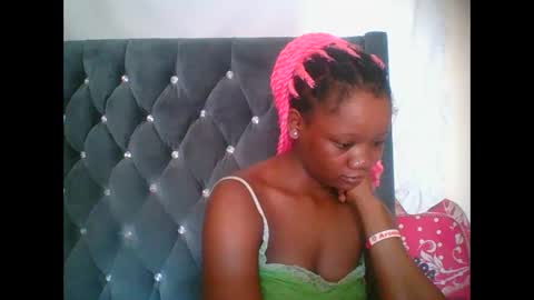 Snapshot of hotjeylee chatting on 17, 12, 2025 LOYCE online show from 17, 12, 2025