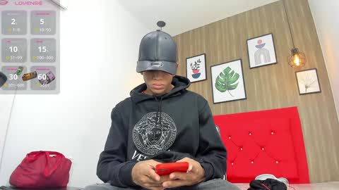 Hotkoljei online show from 10, 12, 2024