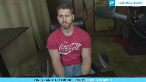 Snapshot of hotmuscles6t9 chatting on 14, 6, 2026 hotmuscles6t9 online show from 14, 6, 2026