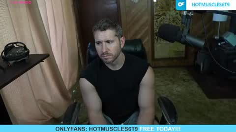 Snapshot of hotmuscles6t9 chatting on 17, 6, 2026 hotmuscles6t9 online show from 17, 6, 2026
