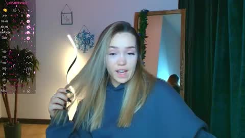 Snapshot of hottease_pvt chatting on 3, 1, 2025 hello Im Eva online show from 3, 1, 2025