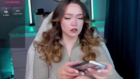 Snapshot of hottease_pvt chatting on 6, 10, 2025 hello Im Eva online show from 6, 10, 2025