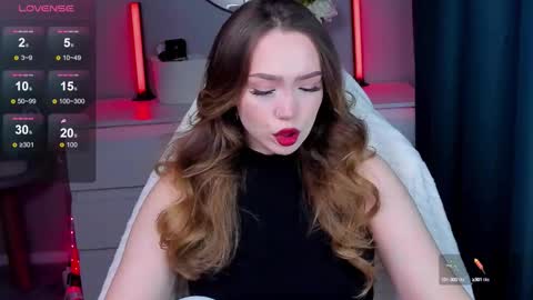 Snapshot of hottease_pvt chatting on 7, 10, 2025 hello Im Eva online show from 7, 10, 2025