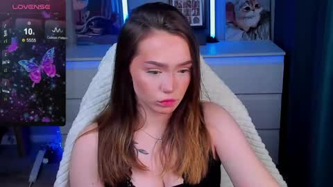 Snapshot of hottease_pvt chatting on 26, 4, 2026 hello Im Eva online show from 26, 4, 2026