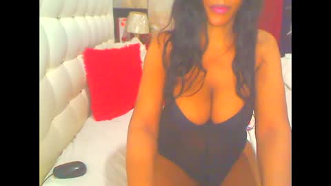 Snapshot of hottesa2019 chatting on 27, 10, 2025 THEONE online show from 27, 10, 2025