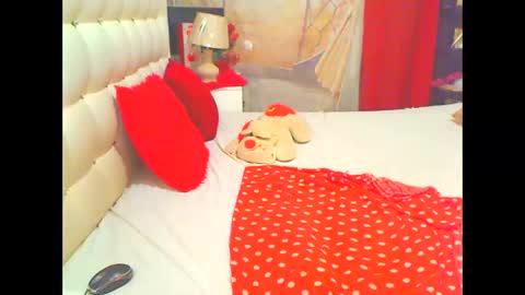 Snapshot of hottesa2019 chatting on 15, 11, 2025 THEONE online show from 15, 11, 2025