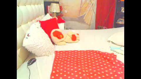 Snapshot of hottesa2019 chatting on 18, 11, 2025 THEONE online show from 18, 11, 2025