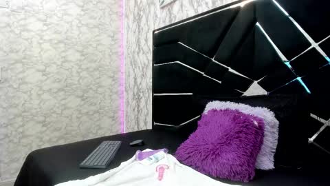 hottie_mia_ online show from 20, 12, 2025